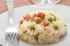 arroz con tocineta y guisantes