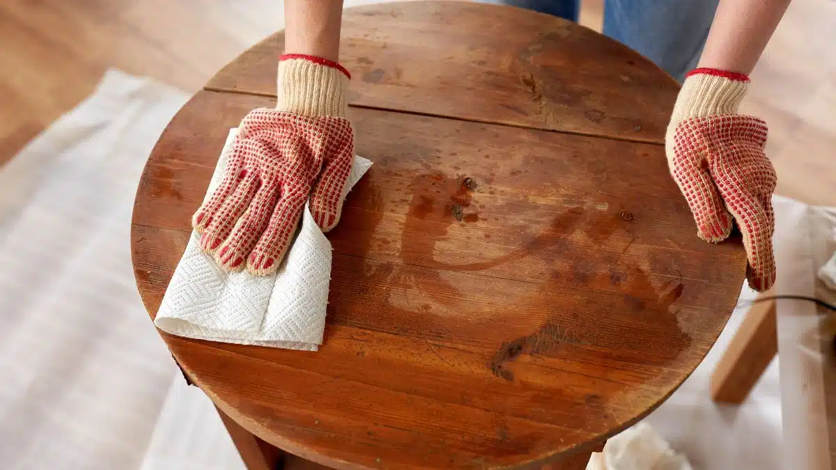 Madera manchada por la humedad