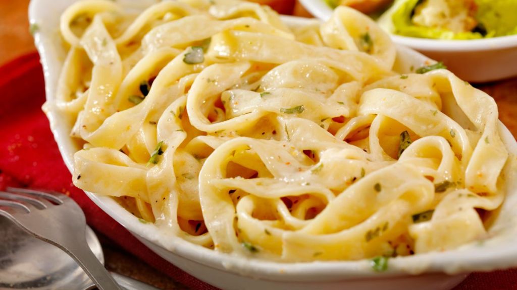 Recetas fáciles para cenas: pasta alfredo